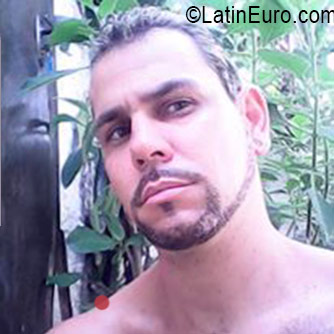 Date this tall Brazil man Dominador from Rio De Janeiro BR9751