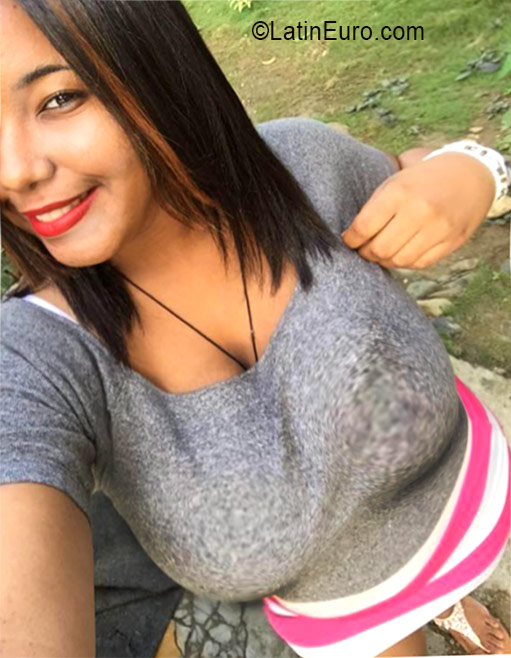 Date this lovely Dominican Republic girl Ariedny from Santo Domingo DO26445