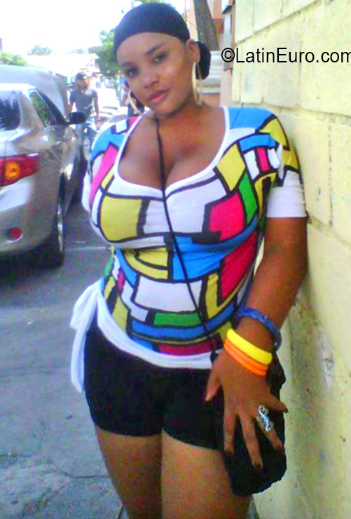 Date this foxy Dominican Republic girl Juli from Santiago DO26453