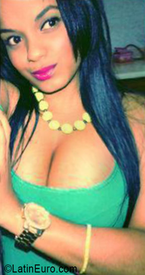 Date this happy Dominican Republic girl Eva from Santo Domingo DO26462