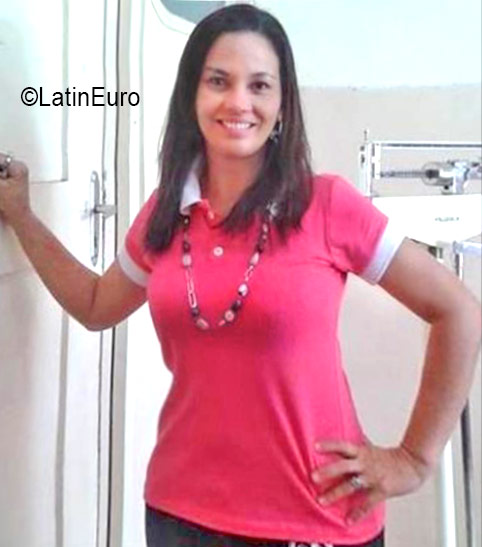 Date this attractive Brazil girl Maria from Parintins BR9764