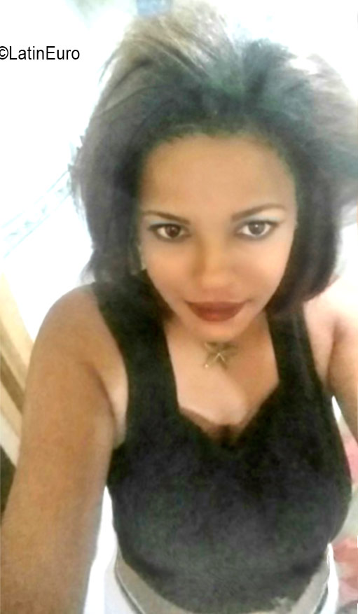 Date this stunning Dominican Republic girl Yomaira from Cotui DO26479