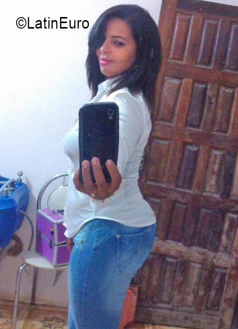 Date this hard body Brazil girl Sandra from Salvador BR9779