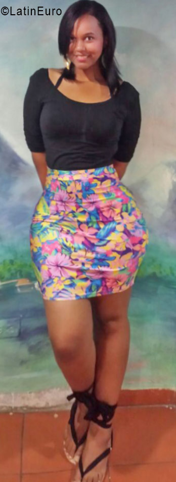 Date this funny Dominican Republic girl Zuleica from Santo Domingo DO26589