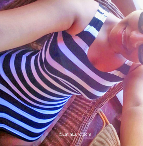 Date this funny Dominican Republic girl Nicole from Santo Domingo DO26596