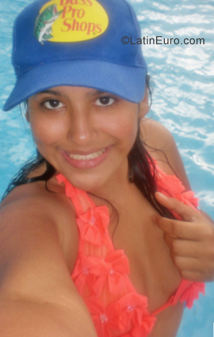 Date this georgeous Venezuela girl Nagibechereno from Caracas VE784
