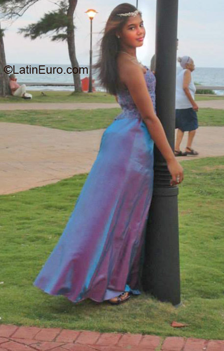 Date this passionate Dominican Republic girl Raynalis from Puerto Plata DO27524