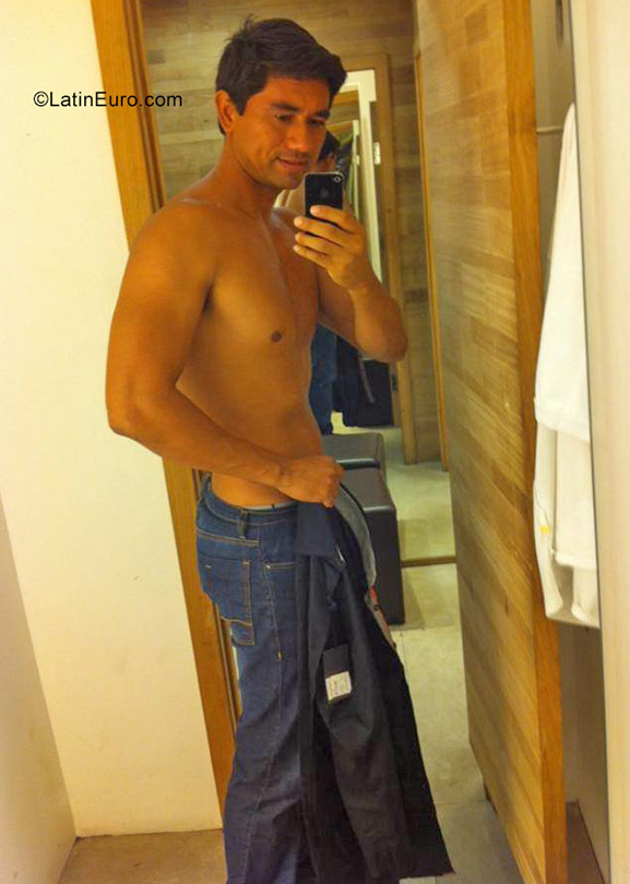 Date this athletic Brazil man Rafael from Sao Luis BR9805