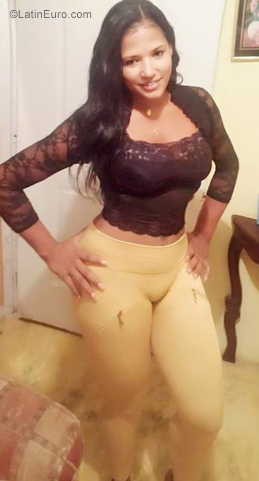 Date this good-looking Dominican Republic girl Amarilis from Santo Domingo DO27024