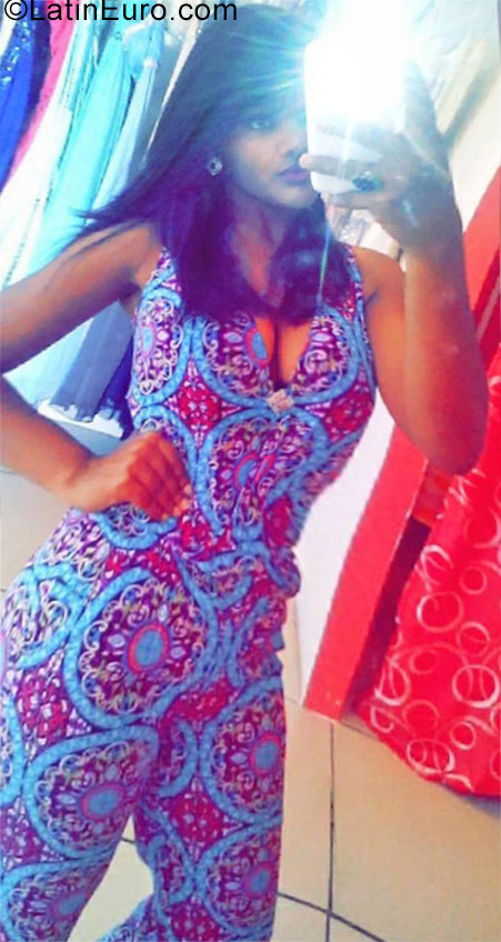 Date this hard body Dominican Republic girl Suelky from Santo Domingo DO27096