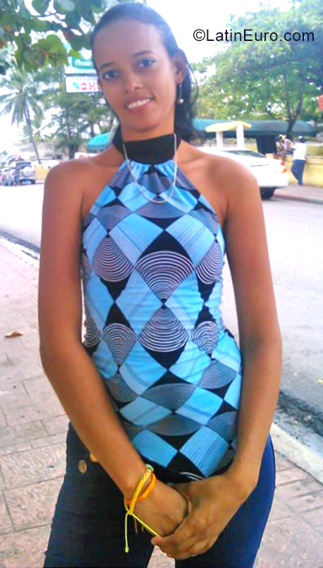 Date this pretty Dominican Republic girl Cestalizia from San Pedro de Macoris DO27138
