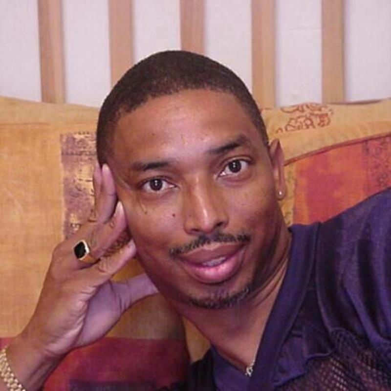 Date this hot Bermuda man Eolib from Devonshire BM34