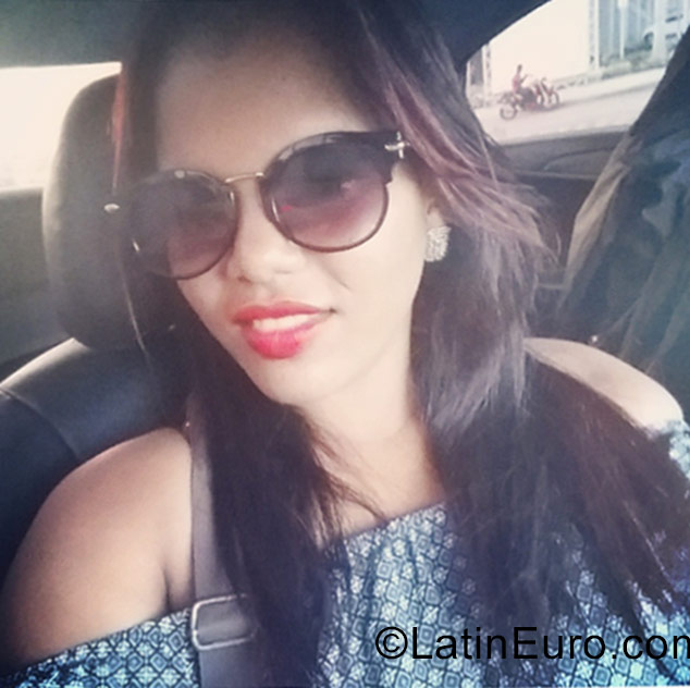 Date this good-looking Dominican Republic girl Vicky from La Romana DO27264