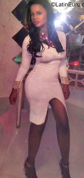 Date this nice looking Dominican Republic girl Romey from Santo Domingo DO40251