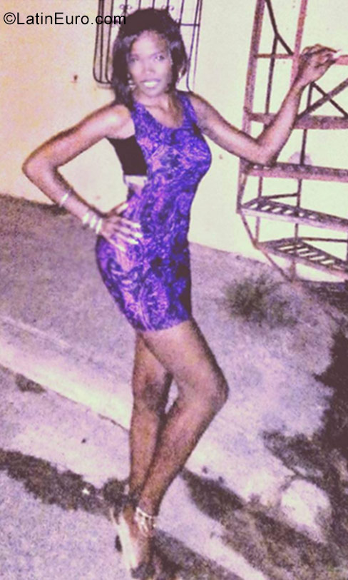 Date this attractive Dominican Republic girl Ermita from Santo Domingo DO27371
