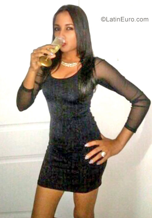 Date this sultry Dominican Republic girl Yolinda from Cotui DO27434