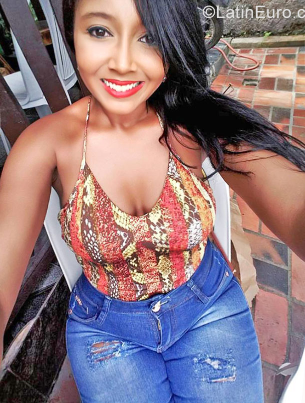 Date this attractive Brazil girl Virginia from Belo Horizonte BR9902