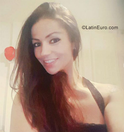 Date this beautiful Spain girl Jakelin from Alicante ES356