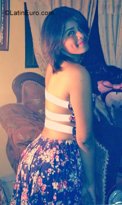 Date this passionate Dominican Republic girl Esmeralda from Santo Domingo DO27576