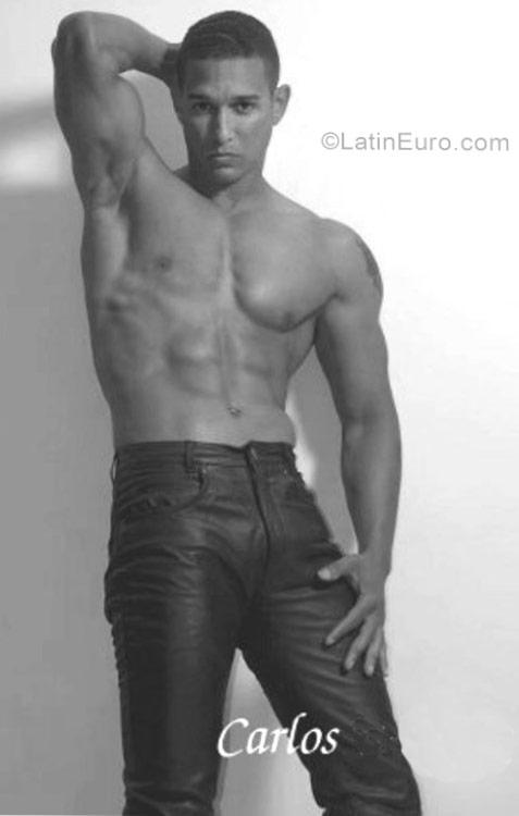 Date this nice looking Dominican Republic man Erick from Santo Domingo DO27597