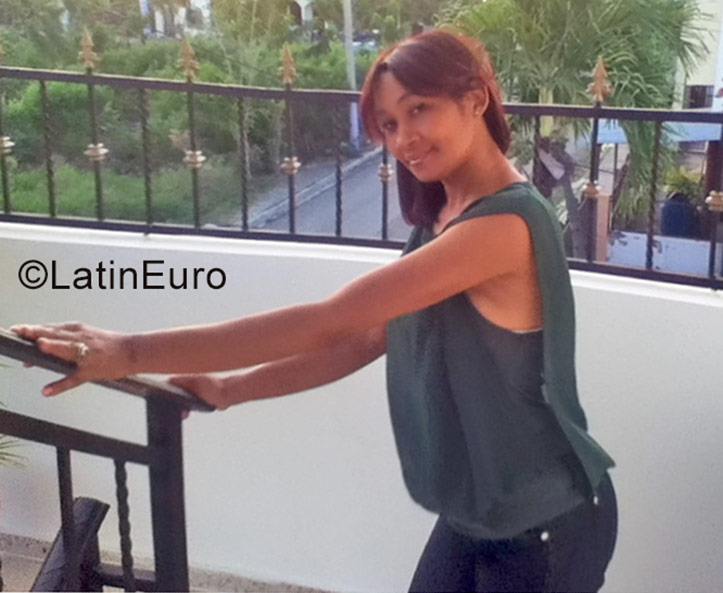 Date this hard body Dominican Republic girl Bilerka from Santiago DO29178