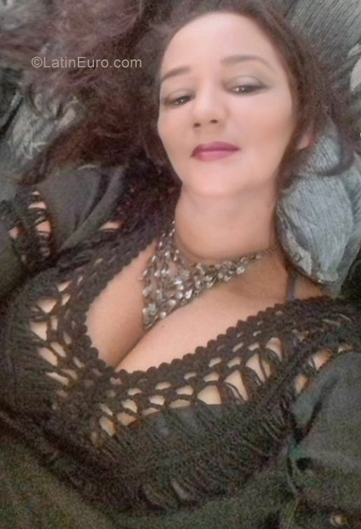 Date this delightful Brazil girl Gedelia from Governado Valadares BR9933