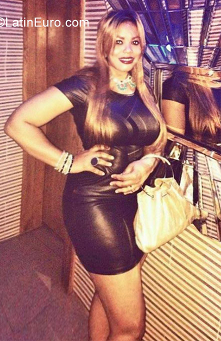 Date this lovely Dominican Republic girl Monica from Santiago DO27945