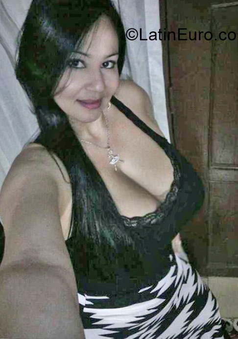 Date this pretty Colombia girl PAOLA28 from Cartagena CO20790
