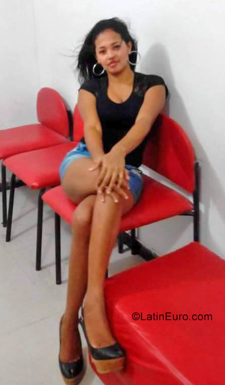 Date this attractive Colombia girl BRENDA from Barranquilla CO20839
