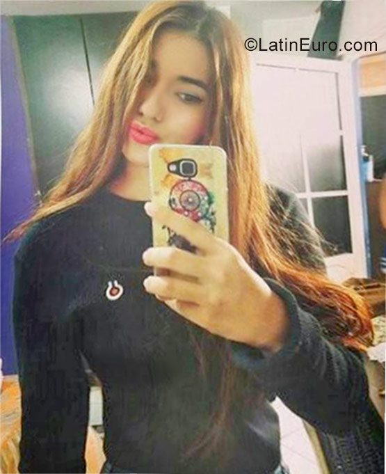Date this foxy Colombia girl Laura from Bucaramanga CO20867