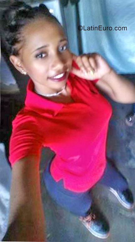 Date this attractive Dominican Republic girl Sol Joelina from Santo Domingo DO28027