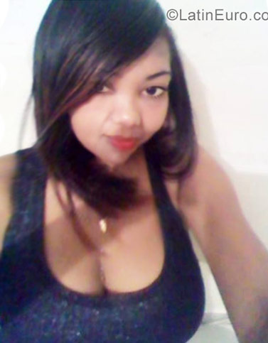 Date this beautiful Dominican Republic girl Yine from Santo Domingo DO28039
