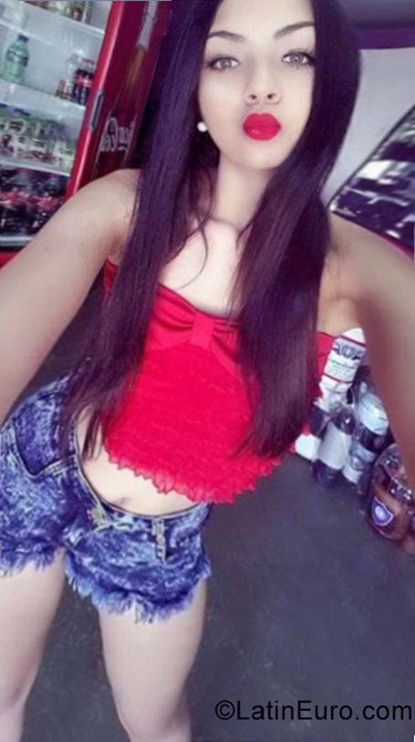 Date this foxy Dominican Republic girl Lourdes carolin from Santiago DO28110
