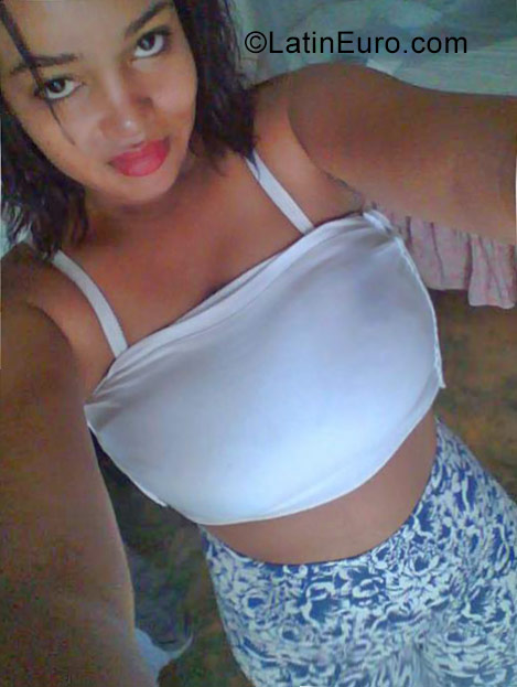 Date this nice looking Dominican Republic girl Josmery from Santo domingo DO28132