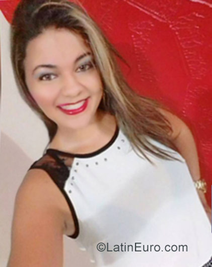 Date this athletic Brazil girl Adrianny from Foriano BR9969