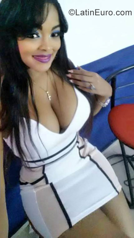 Date this georgeous Dominican Republic girl Anabel from Santo Domingo DO28157