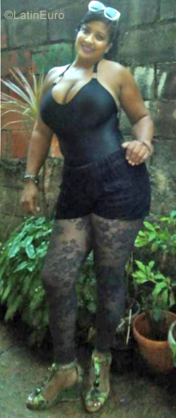Date this exotic Dominican Republic girl Cristina from Santo Domingo DO28172