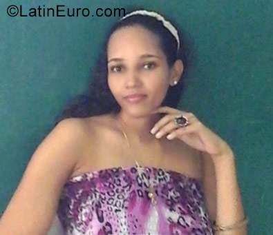 Date this happy Dominican Republic girl Lynisbel from Santo Domingo DO28173