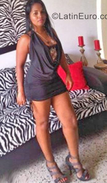 Date this nice looking Dominican Republic girl Adelkia from santiago DO28189