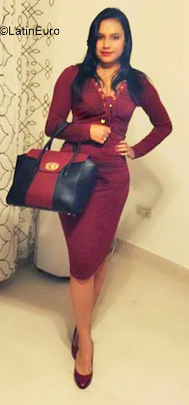 Date this athletic Dominican Republic girl Mayra from Santiago DO28198