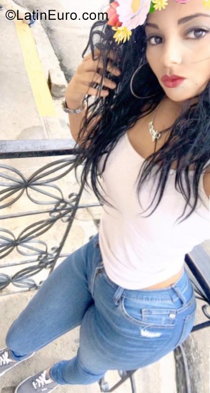 Date this pretty Dominican Republic girl Hidequal from Santiago DO28210