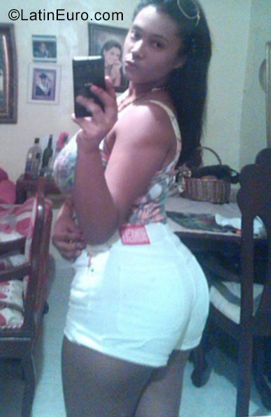 Date this exotic Dominican Republic girl Stephany from Santo Domingo DO28227