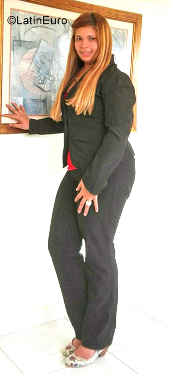 Date this hot Dominican Republic girl Carolyn from Santo Domingo DO28300