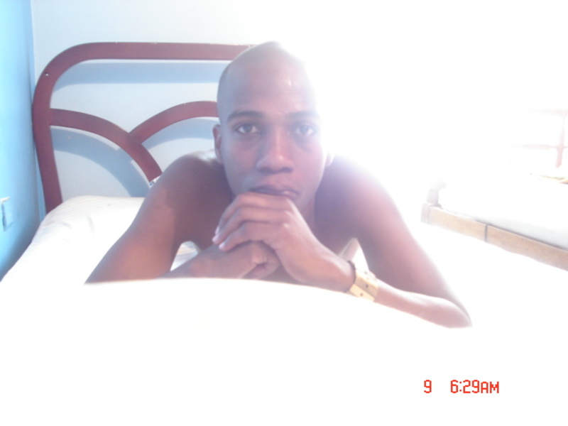 Date this happy Colombia man Edgar hernan from colombia US18079