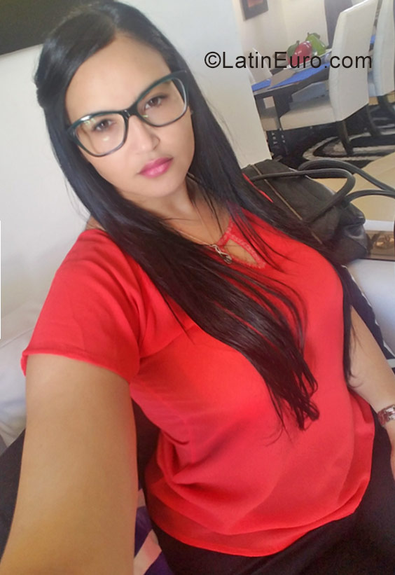 Date this pretty Dominican Republic girl Lilian from Santiago DO28399