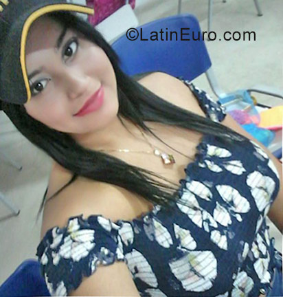 Date this delightful Colombia girl Carolina from Barranquilla CO21281