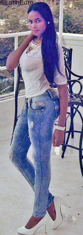 Date this stunning Dominican Republic girl Magdalena from Santo Domingo DO28489