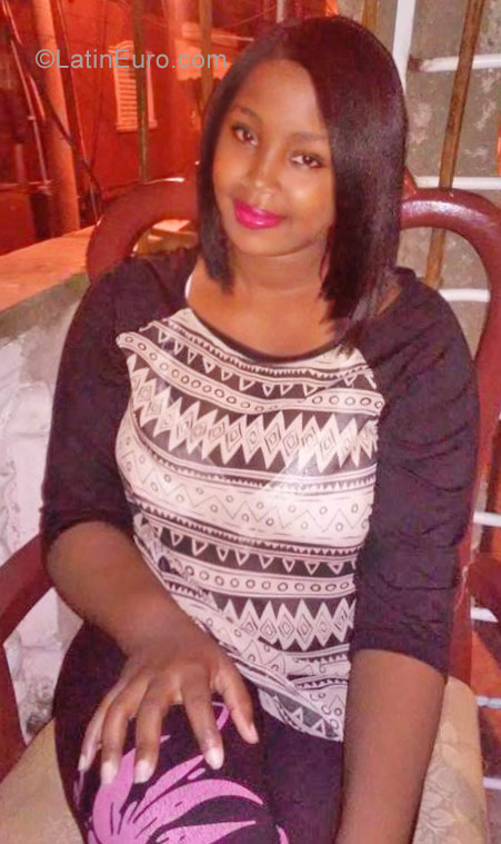 Date this foxy Dominican Republic girl Nairobi from Santo Domingo DO28547