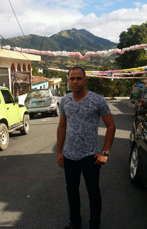 Date this attractive Dominican Republic man Renso from Santo Domingo DO28575