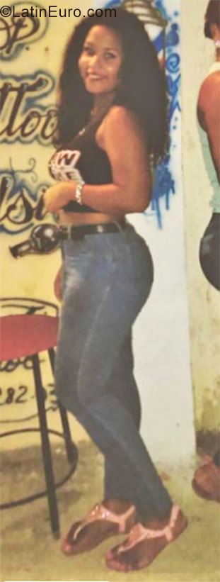Date this voluptuous Dominican Republic girl CRISNALY from Santo Domingo DO28648